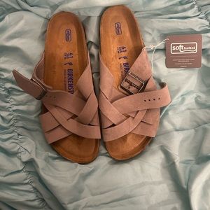 Birkenstocks size 41 soft-bed. I wear an 11 but size down in Birkenstocks.